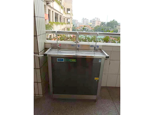 常平金美小學(xué)走廊飲水機